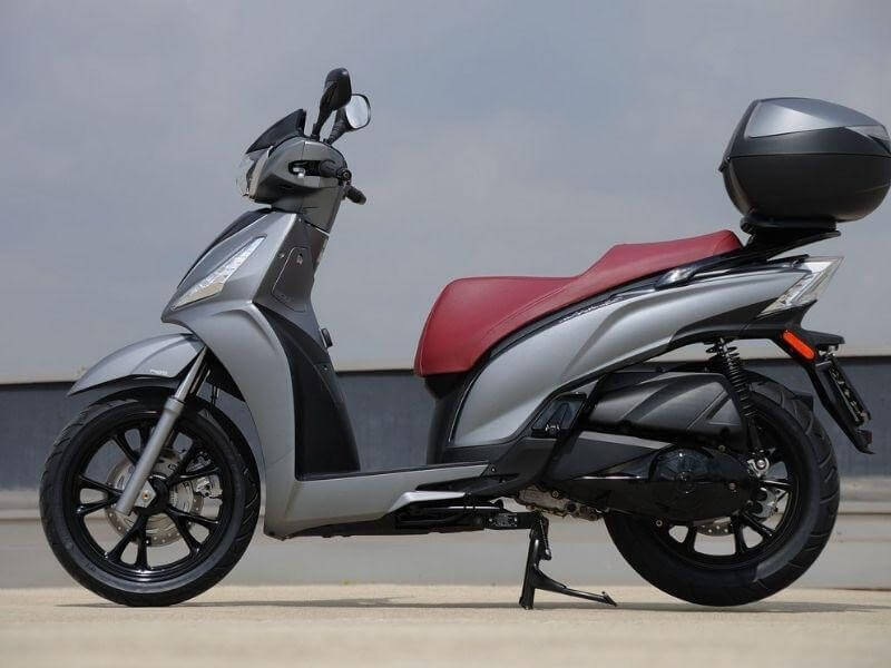 Phụ kiện yên xe máy thời trang.