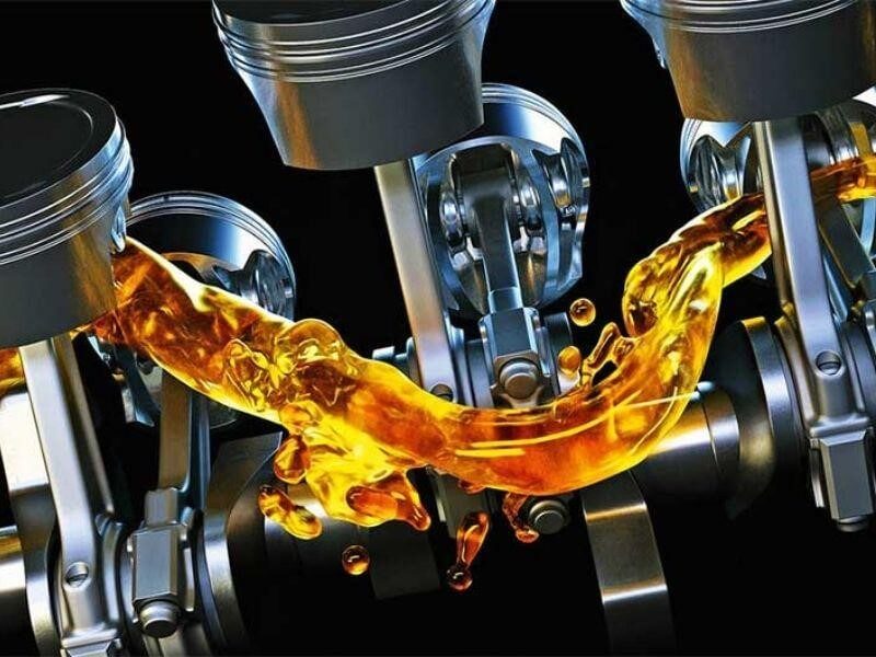 Đảm bảo nhớt mới chảy đều trong động cơ.