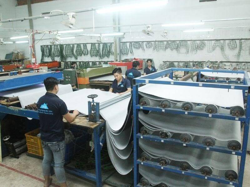 Xưởng sản xuất yên xe đi phượt Phú Quang.