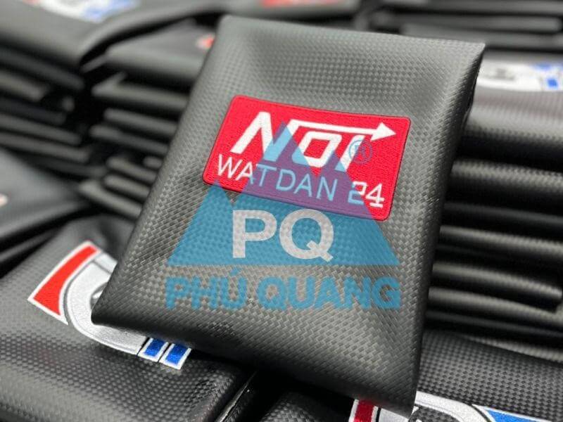 Da bọc yên xe máy carbon 3D thêu chữ mới nhất.