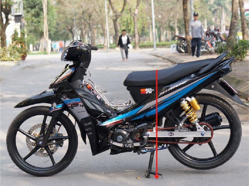 Chiều cao yên xe máy làm lại không phù hợp.