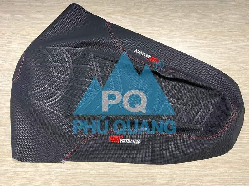 Da bọc yên xe máy phối kiểu xương cá sản xuất tại Phú Quang.