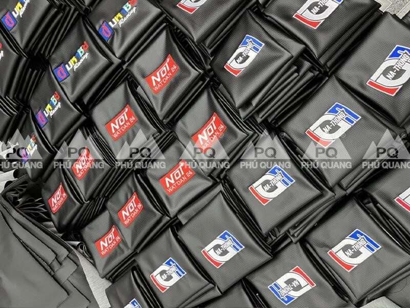 Xưởng Phú Quang có hơn 15 chữ thêu khác nhau.