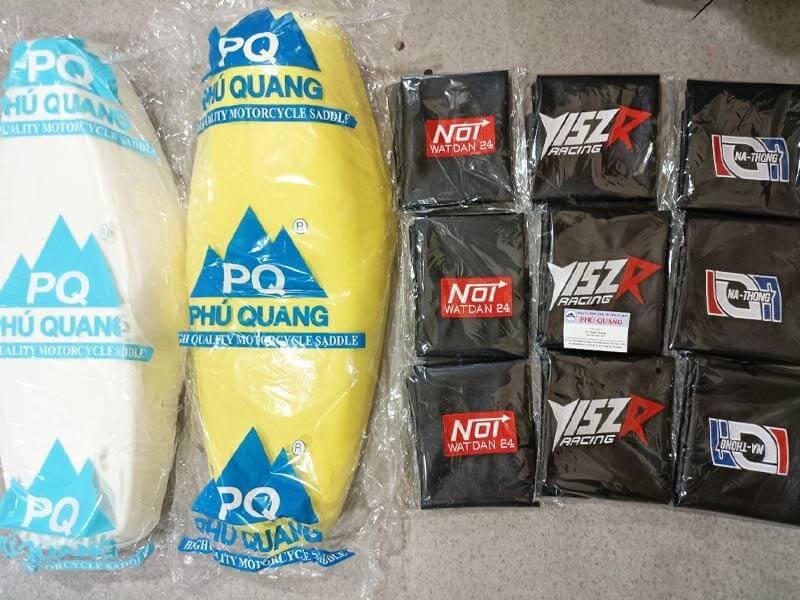 Phụ kiện yên xe máy gồm có mút, da yên, đế nhựa và yên thành phẩm.