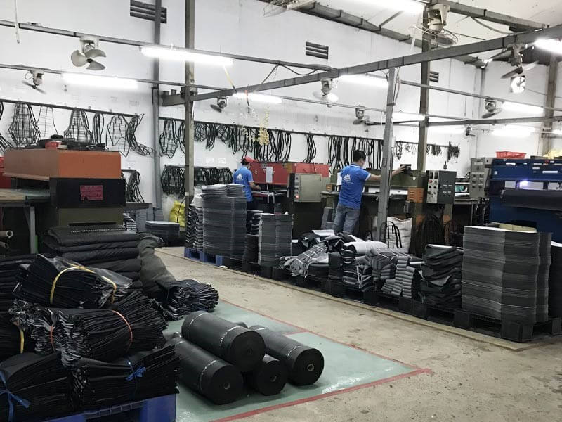 Xưởng sản xuất yên xe máy Phú Quang nguồn nhập giá rẻ cho dân buôn.