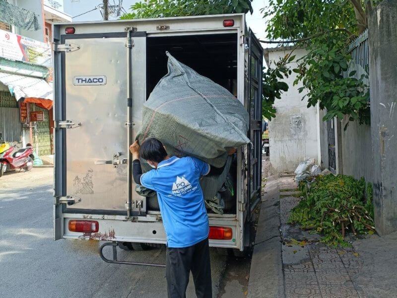 Xưởng sản xuất Yên Xe Phú Quang có xe tải riêng, giao hàng nhanh.