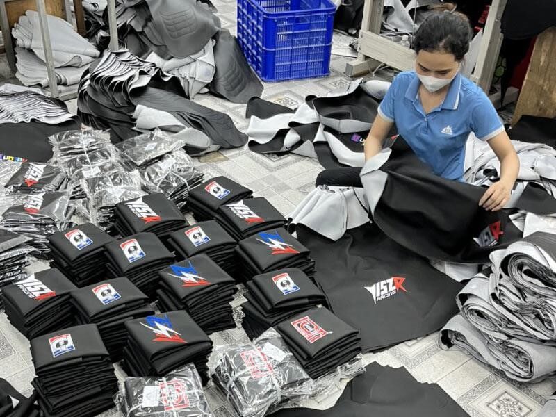 Công ty Yên Xe Phú Quang là đơn vị cung cấp sỉ phụ kiện yên xe máy giá tốt, chất lượng.