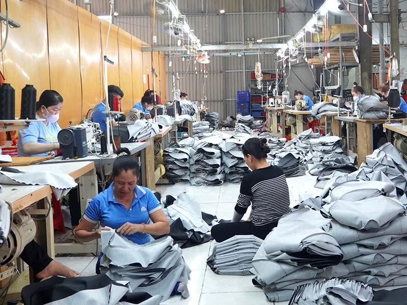 Công ty Yên Xe Phú Quang nguồn nhập da yên sirius độ giá tốt, chất lượng.