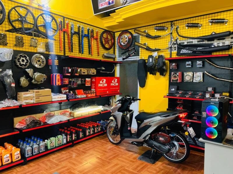 HCT - Tiệm đồ chơi, phụ tùng xe máy theo xu hướng