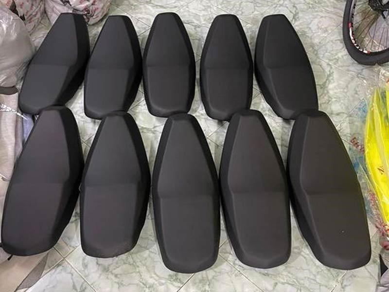 Tiệm sửa khóa & bọc yên trên đường Tân Hòa Đông