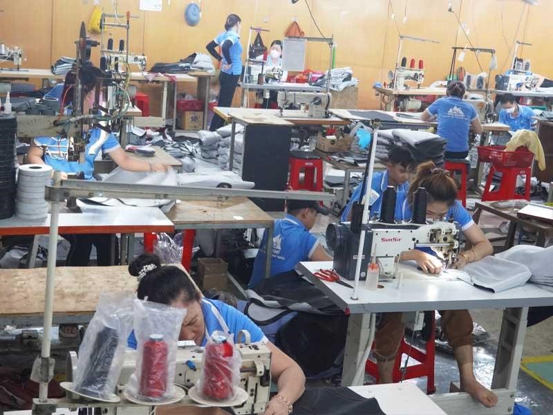 Công ty Phú Quang chuyên sản xuất & phân phối bọc yên xe máy các loại.