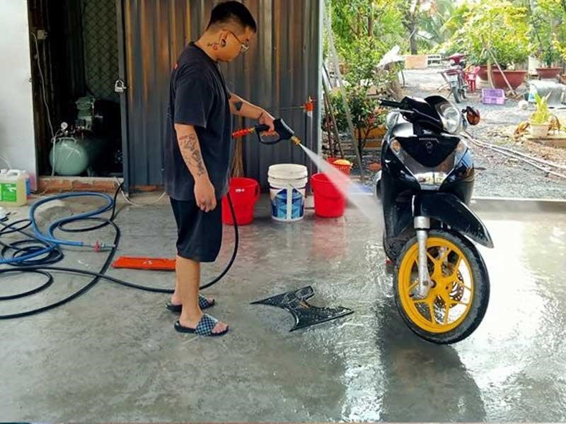 Bạn có biết cách rửa xe máy sáng bóng đơn giản nhưng hiệu quả hay không?