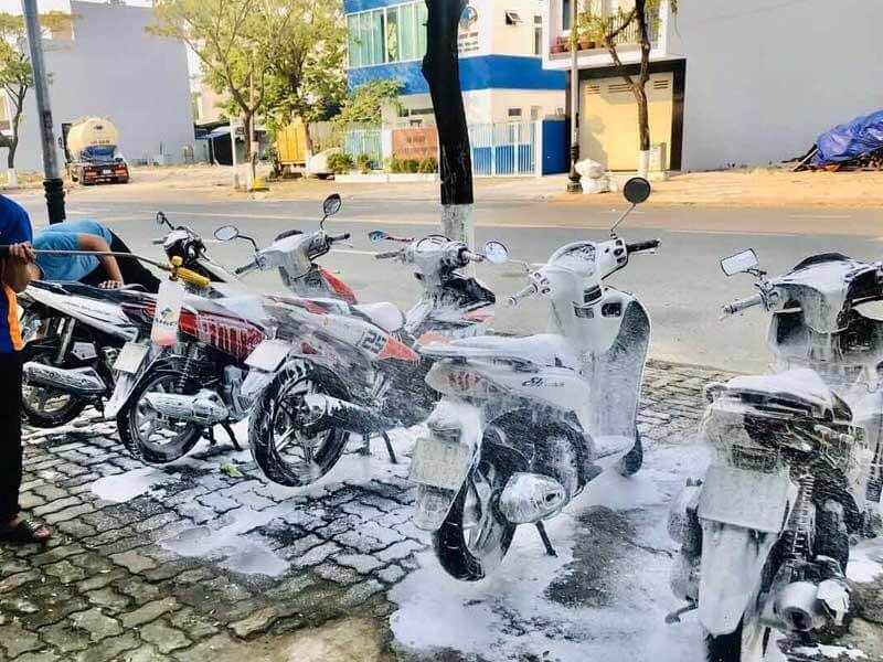 Bạn có thể rửa xe nhiều lần nhưng phải đúng cách mới tốt cho xế yêu.
