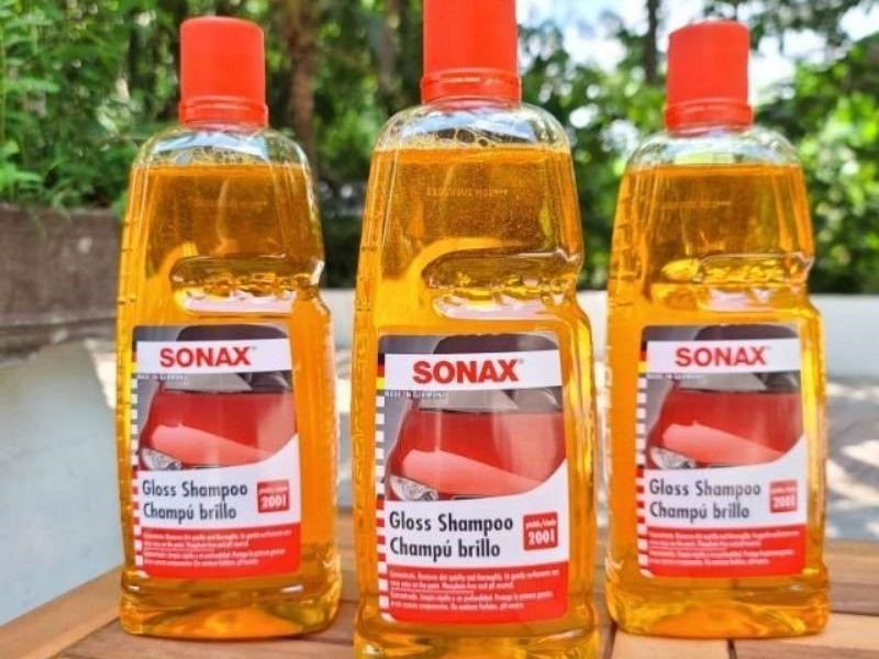 Nước rửa xe máy sáng bóng Sonax.