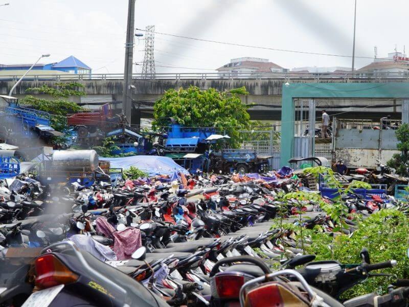 Không dựng đỗ xe máy ngoài trời.
