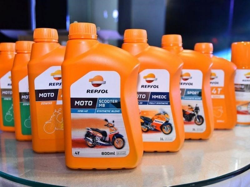 Dầu nhớt xe máy giá rẻ, chất lượng Repsol.