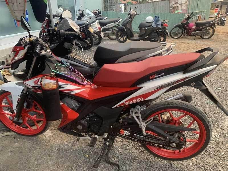 Yên kiểu carbon nhám phối màu sản xuất bởi Phú Quang.