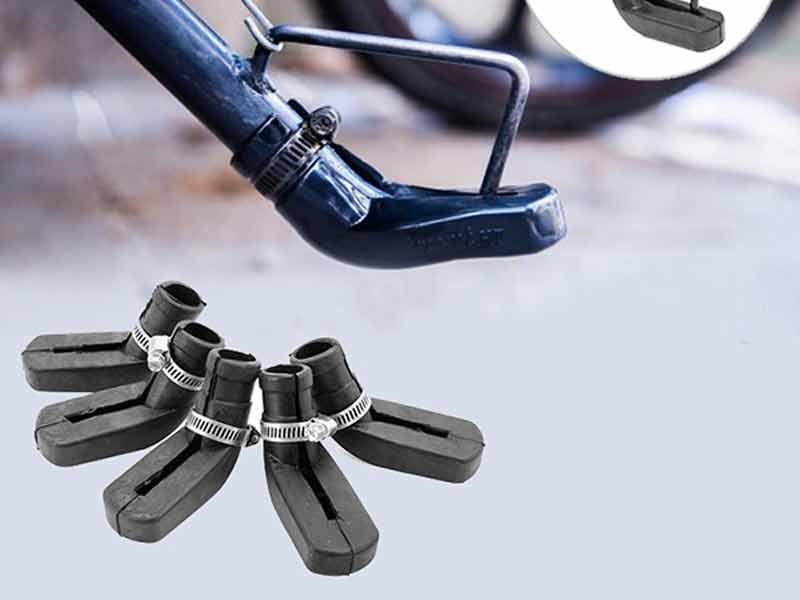 Nên trang bị phụ kiện bọc chân chống cho xe.