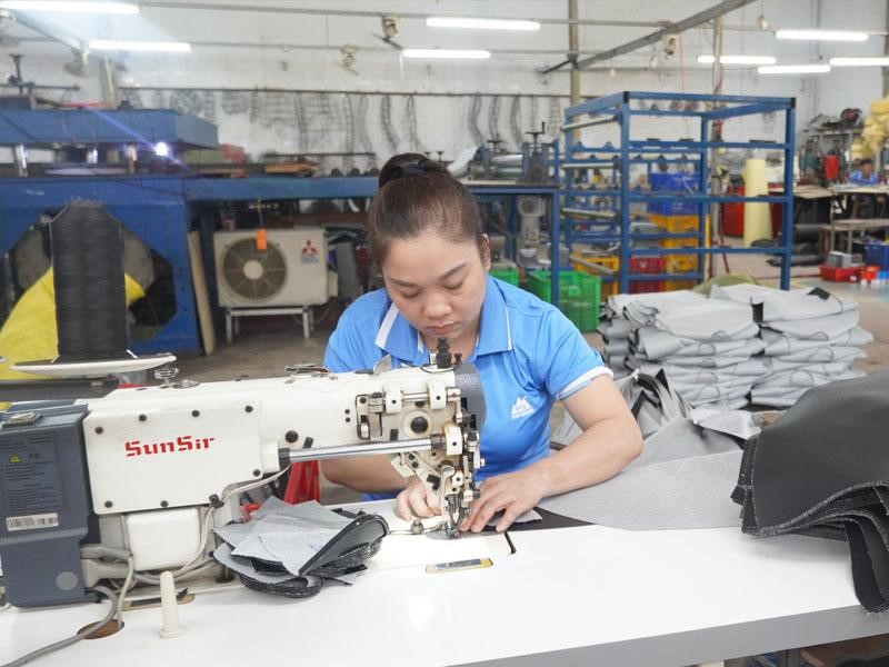 Vỏ yên may bằng công nghệ lập trình trước kiểu may, khoảng cách, tốc độ.