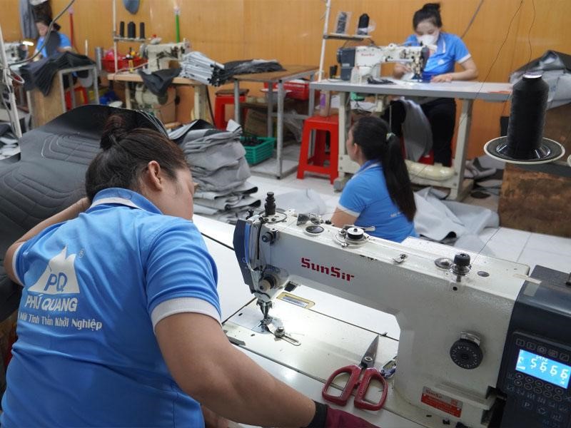 Đường chỉ may đều bền đẹp tạo nên sản phẩm đạt chuẩn đến từng chi tiết nhỏ.