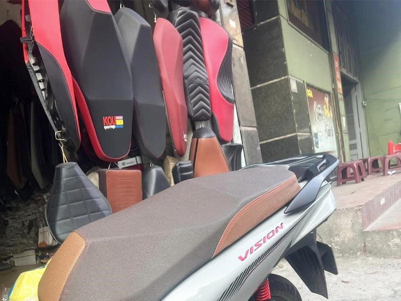 Tiệm bọc yên xe máy Hai Minh được đông đảo biker Tân Bình tìm đến